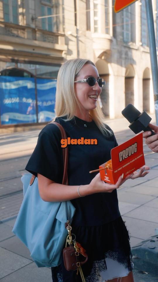 Prolaznica s CroDog kutijom kaže: gladan