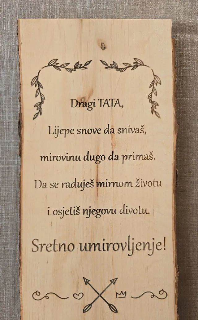 Drvena daska s graviranom porukom Sretno umirovljenje